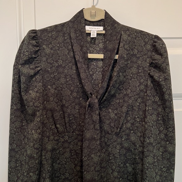 Floral Print Long Sleeve Minidress
TOPSHOP Size 8 - Never worn - Picture 6 of 9